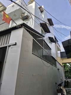 Bán nhà hẻm Trường Thọ 3 tầng, sân thượng, DT 50m2, cạnh Vành đai 2, sổ hồng riêng
